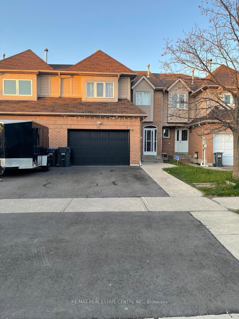Photo of 42 Wooliston Crescent, Brampton, ON L6Y 4J5 (MLS # W13862090)