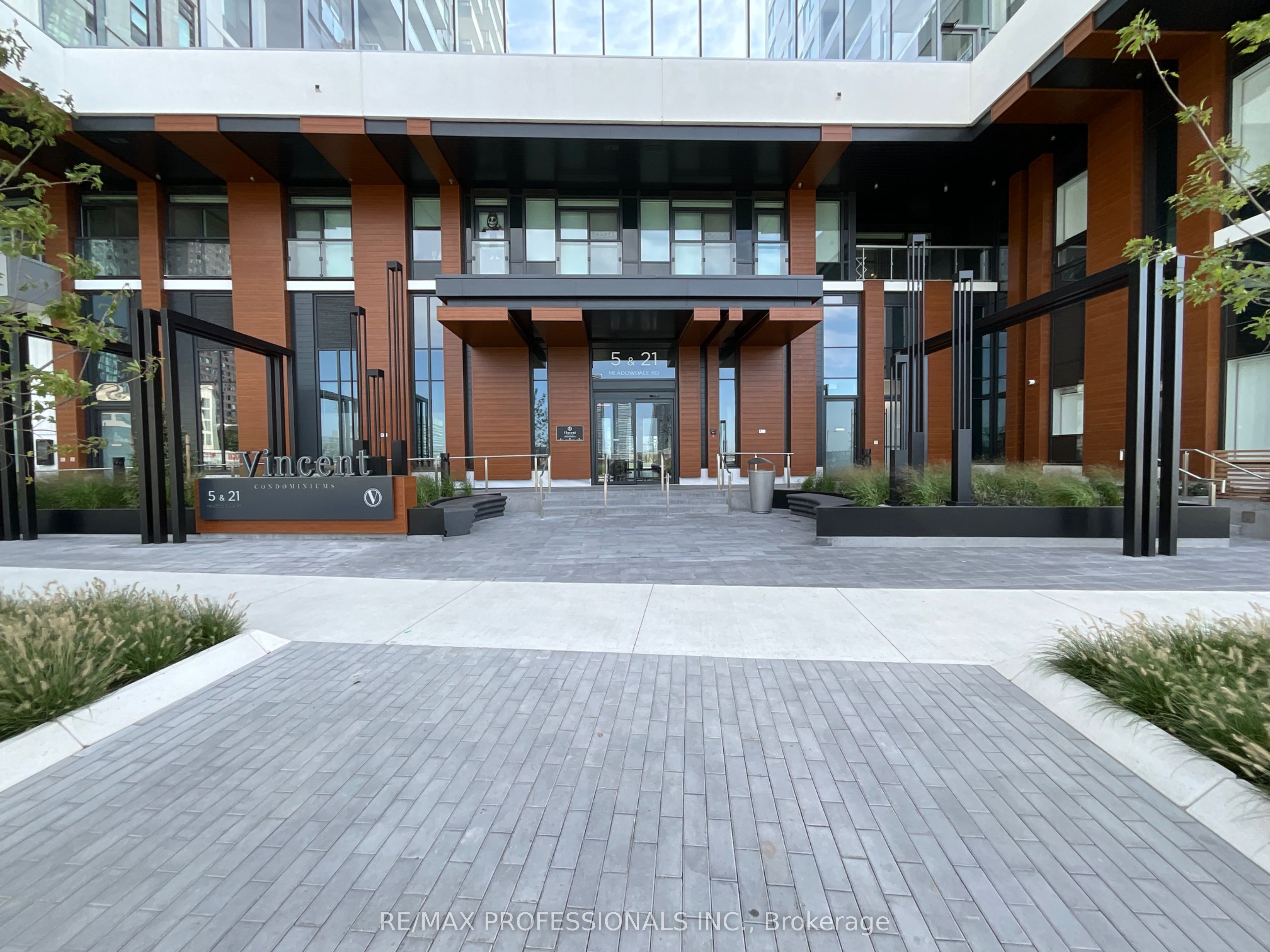 5 Meadowdale Road 1104
