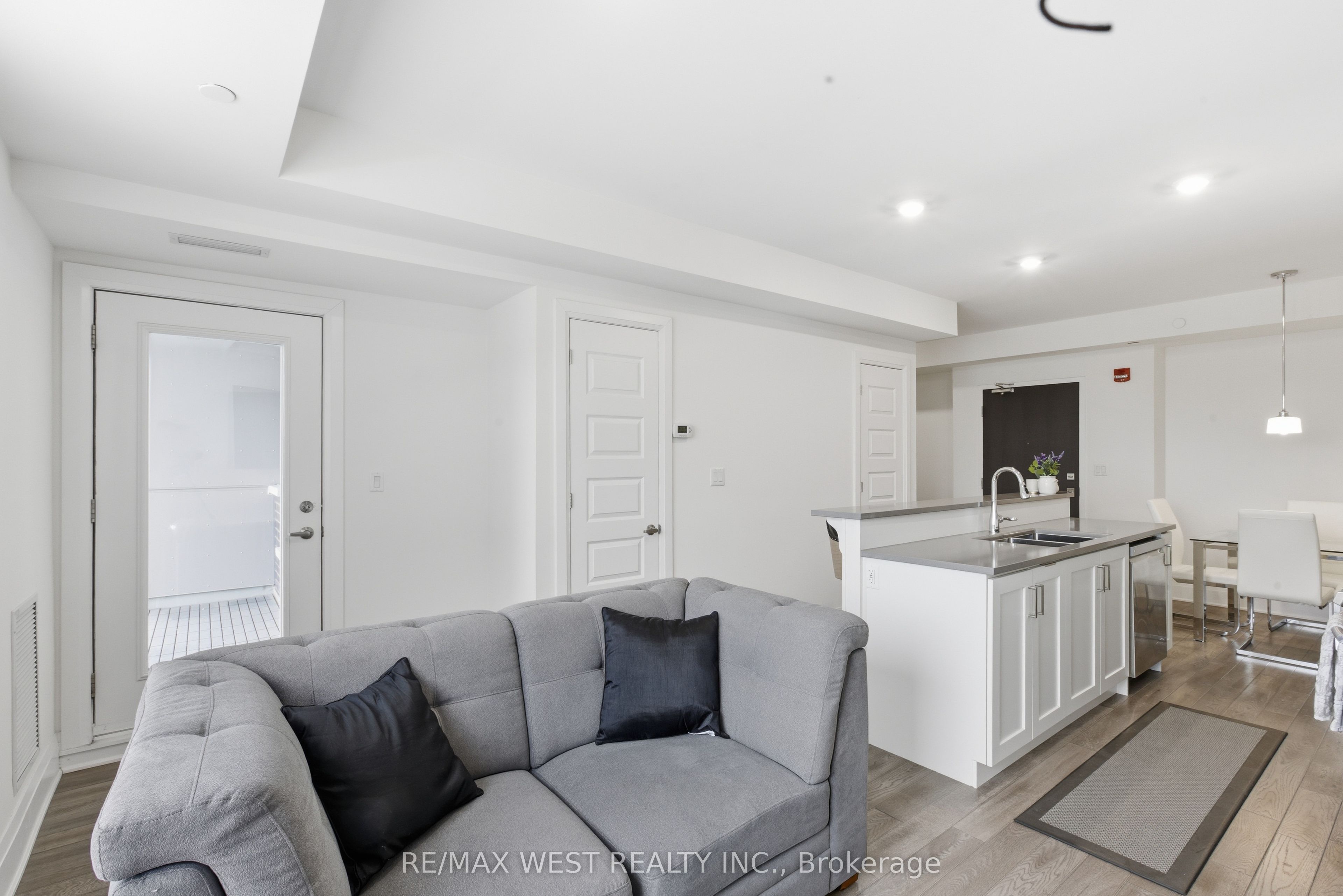 2 Adam Sellers Street 412