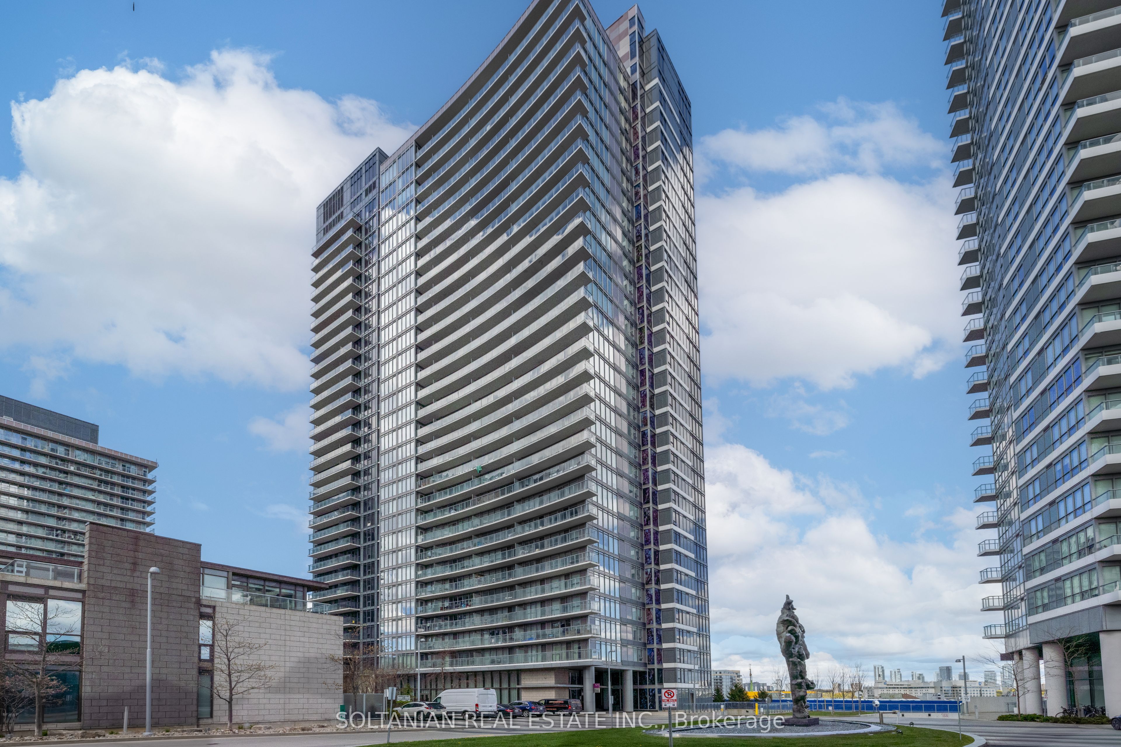 Photo 1 of 46 — 121 Mcmahon Drive 3302, Toronto, ON M2K 0C1