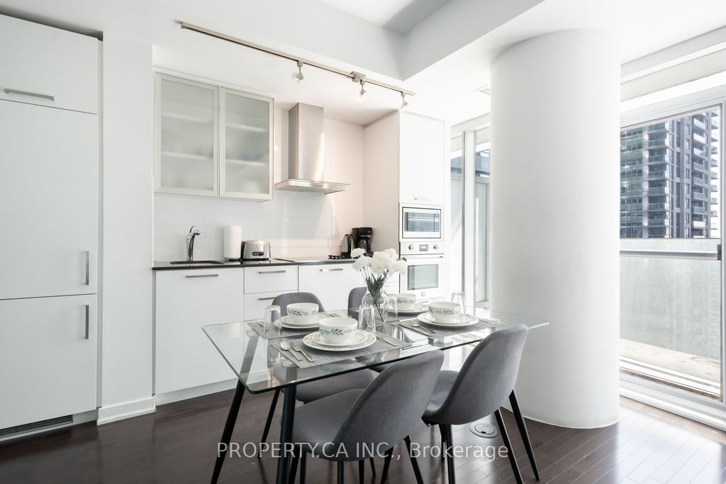 Photo of 14 York Street S #1908, Toronto, ON M5J 0B1 (MLS # C14029624)