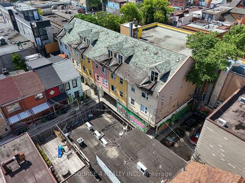 38 Kensington Place Toronto ON M5T 2K4