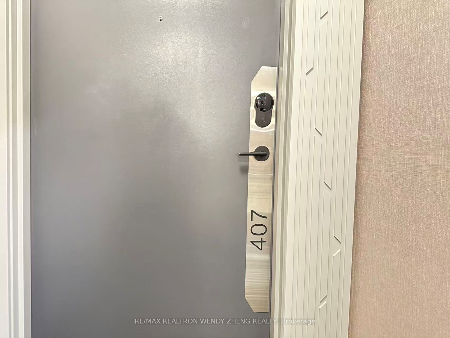 105 Oneida Crescent 407