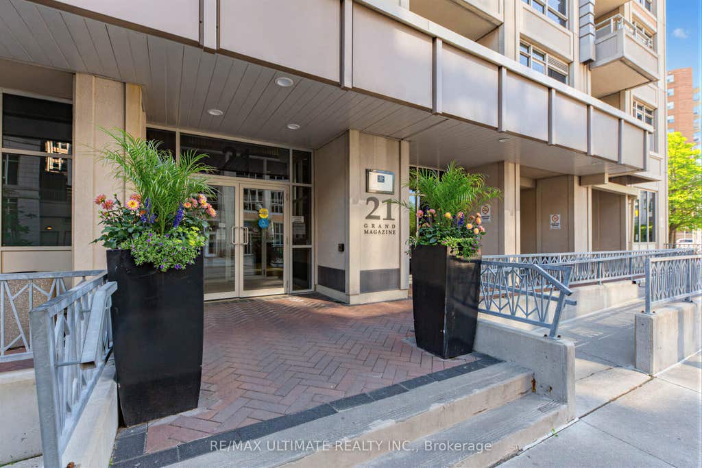Photo of 21 Grand Magazine Street #2301, Toronto, ON M5V 1B5 (MLS # C13641684)