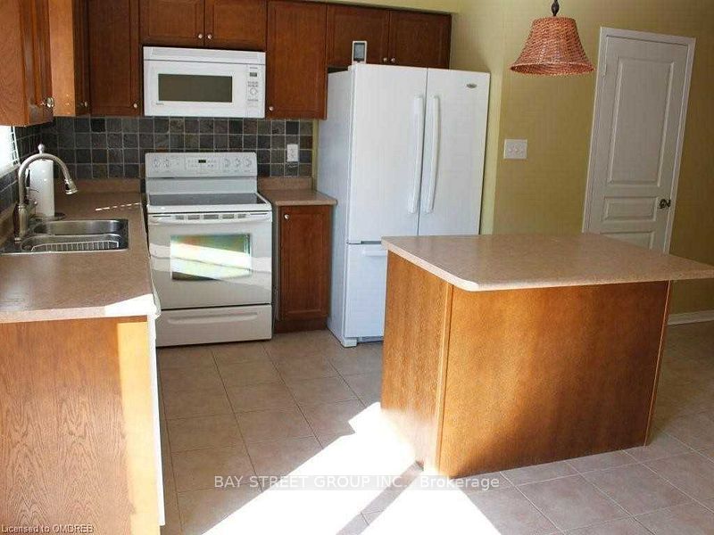 2321 Saddlecreek Crescent