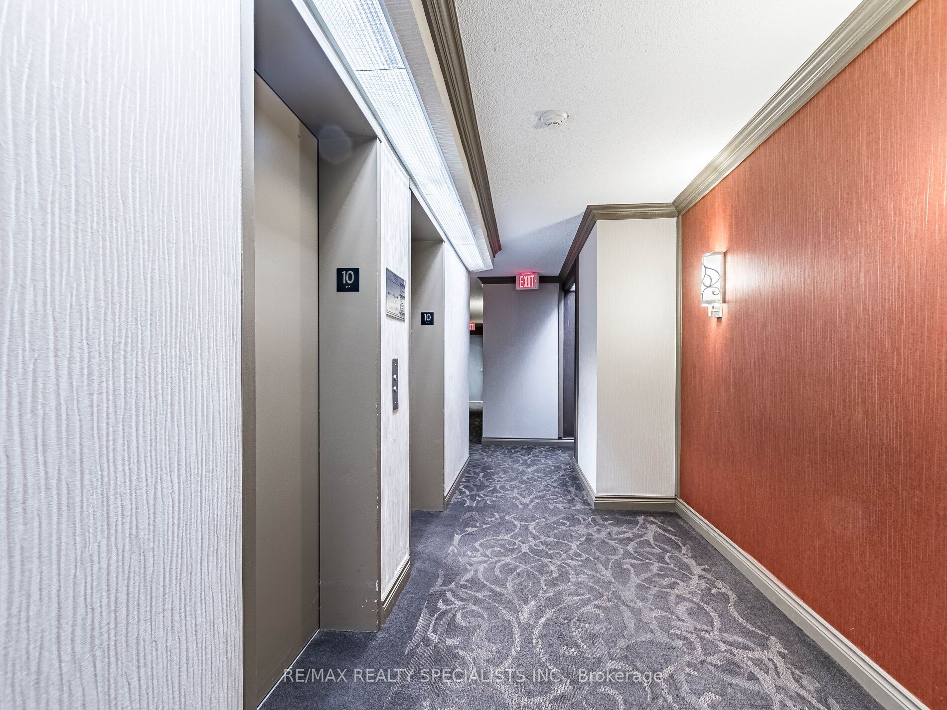 880 Dundas Street W 1002