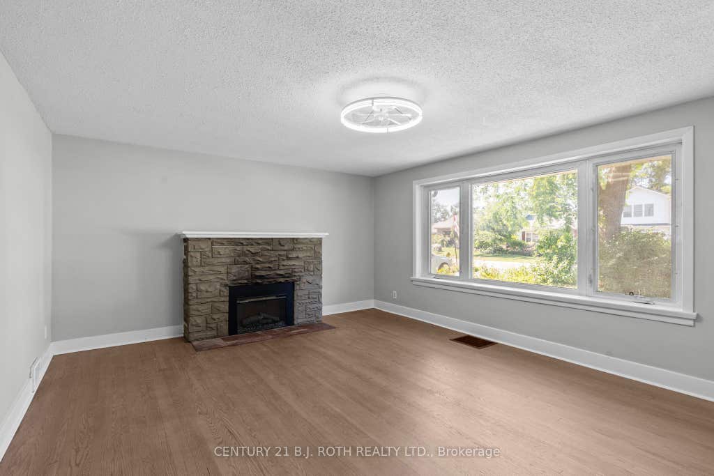 Photo of 323 Crawford Street, Orillia, ON L3V 1K2 (MLS # S13619434)
