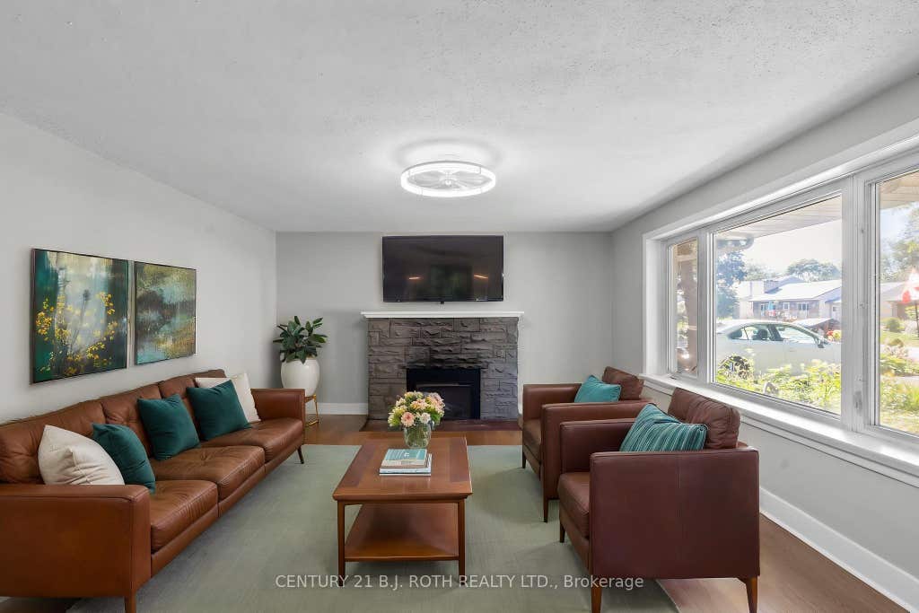 Photo of 323 Crawford Street, Orillia, ON L3V 1K2 (MLS # S13619434)