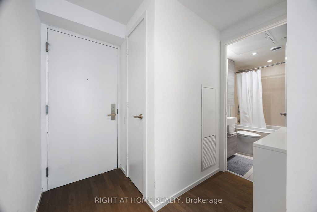 Photo of 5 St. Joseph Street #3403, Toronto, ON M4Y 1J6 (MLS # C12813566)
