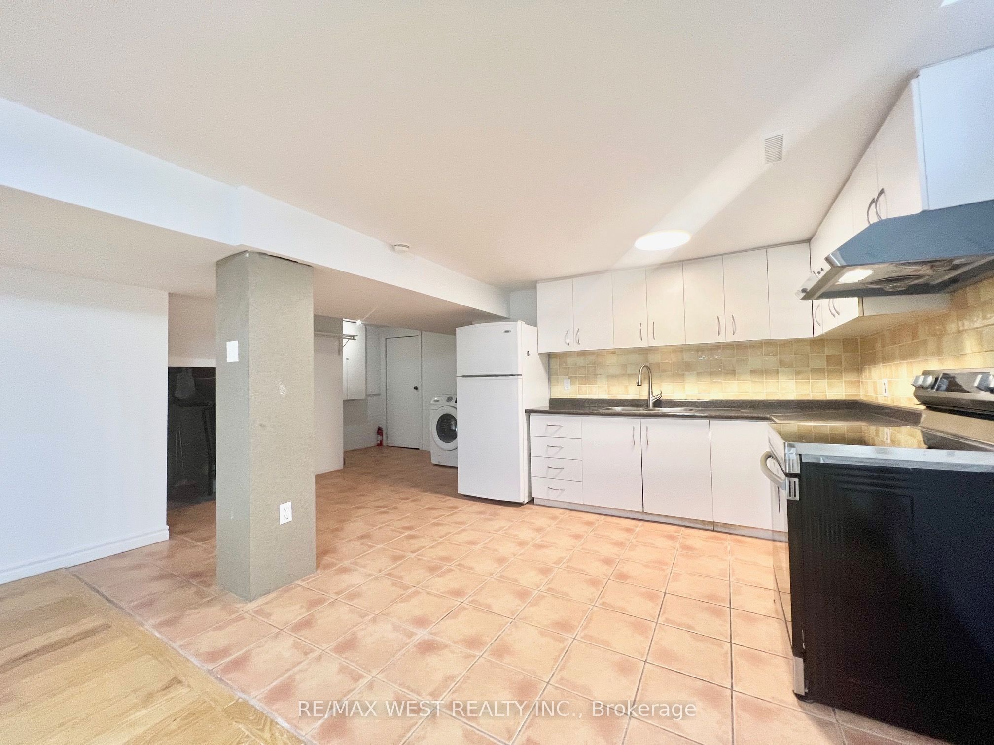 147 Woodhall Road Bsmt