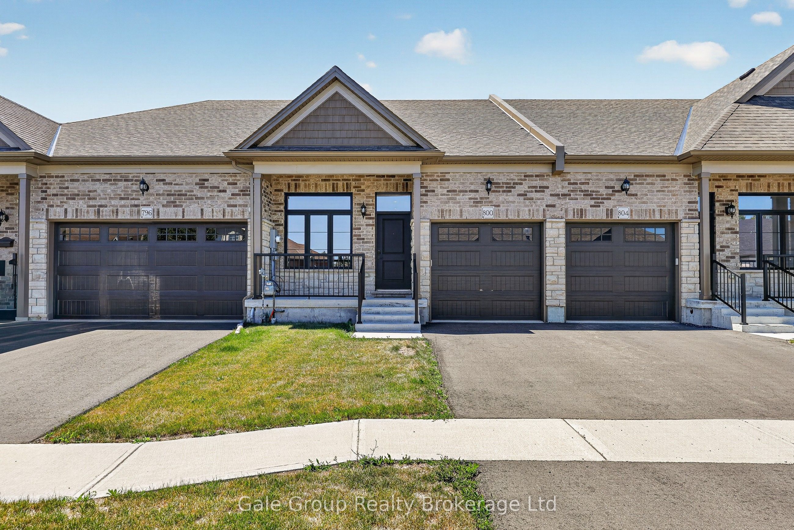 808 Garden Court Crescent