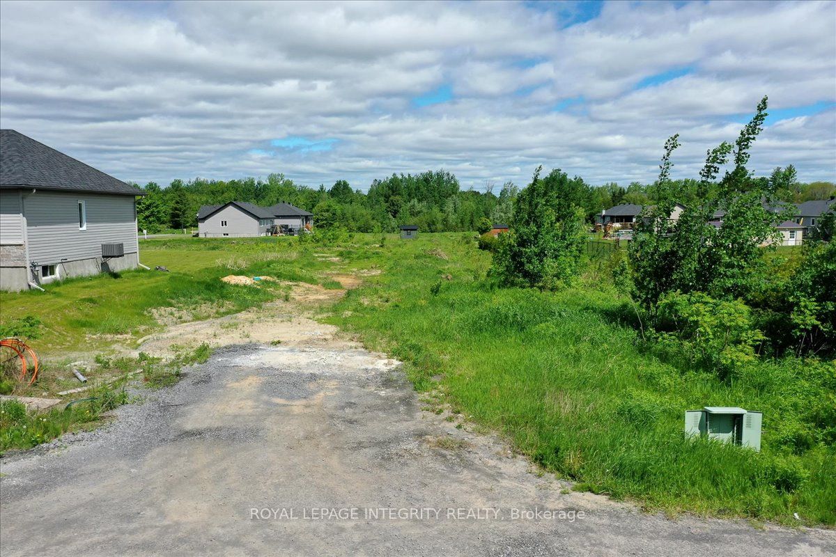 Photo 1 of 14 — 237 ROXANNE Street, Clarence-Rockland, ON K0A 1N0