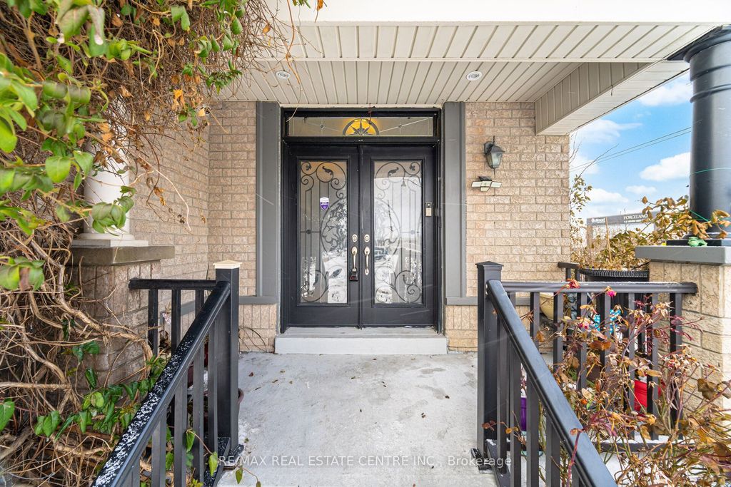 Photo of 38 Lightcatcher Circle, Brampton, ON L6P 3P5 (MLS # W12654460)
