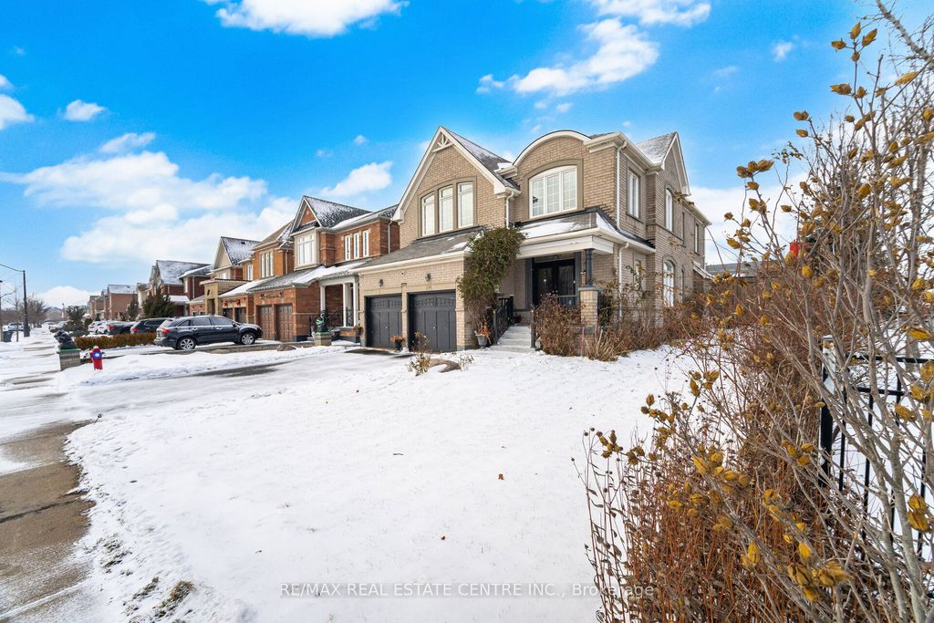 Photo of 38 Lightcatcher Circle, Brampton, ON L6P 3P5 (MLS # W12654460)