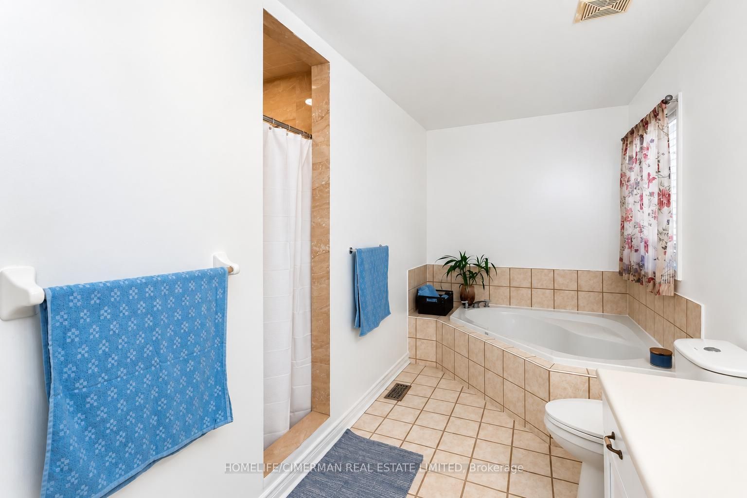 7 Okanagan Drive E