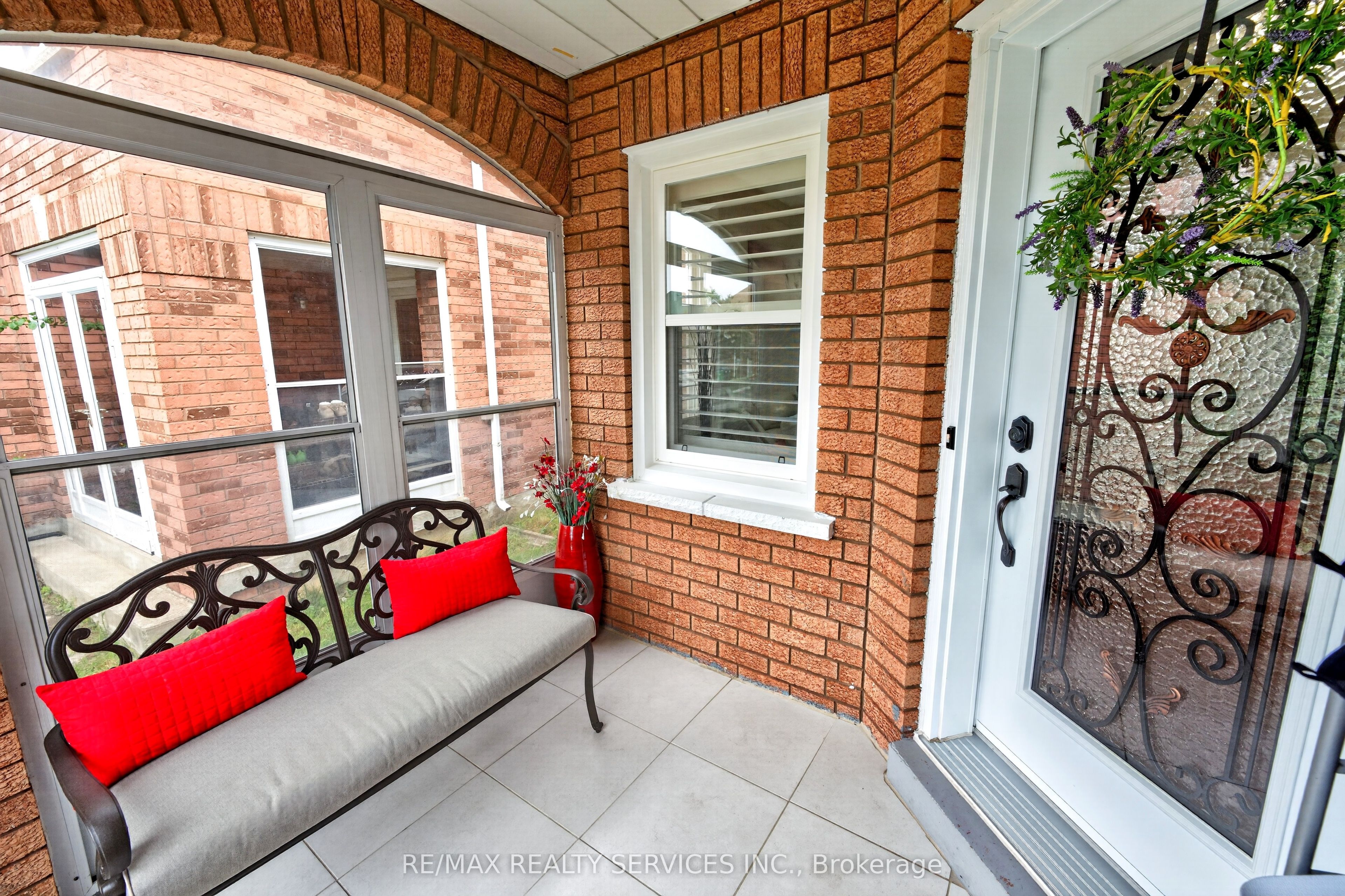 47 Twisted Oak Street