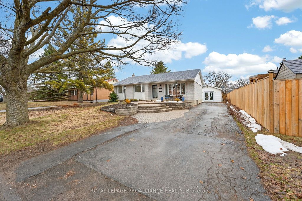 Photo of 265 College Street W, Belleville, ON K8P 2H7 (MLS # X12960954)