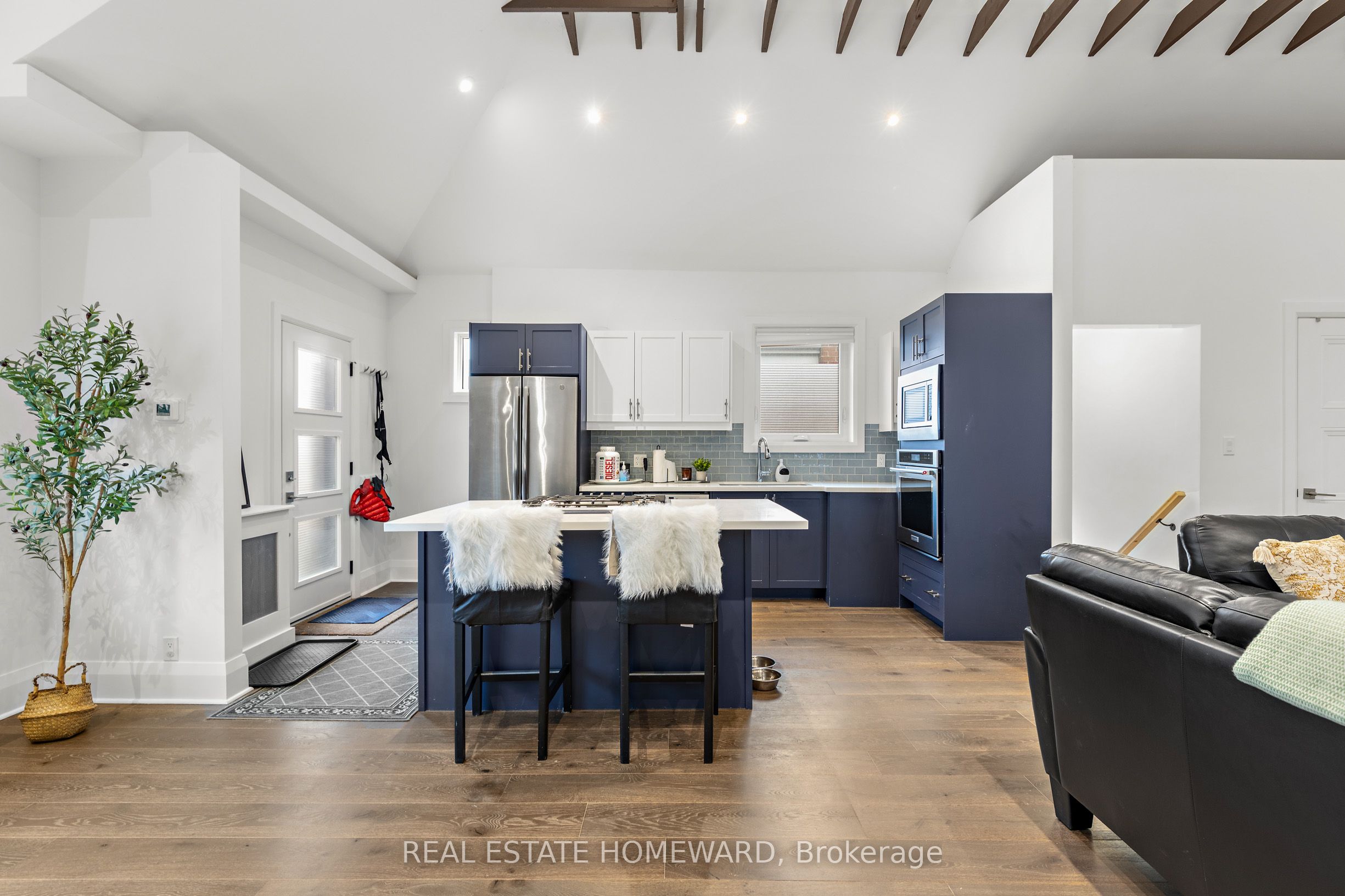 14 Bracebridge Avenue E