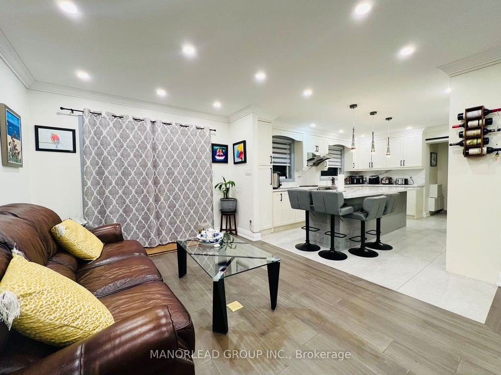 Photo of 11 Glentworth Road, Toronto, ON M2J 2E4 (MLS # C12596534)