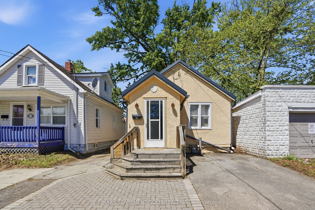 Photo of 15 Kent Street, Welland, ON L3B 3G9 (MLS # X13216106)