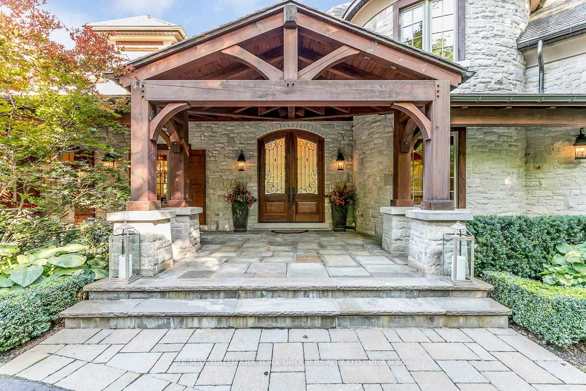 16 Hunters Glen Road
