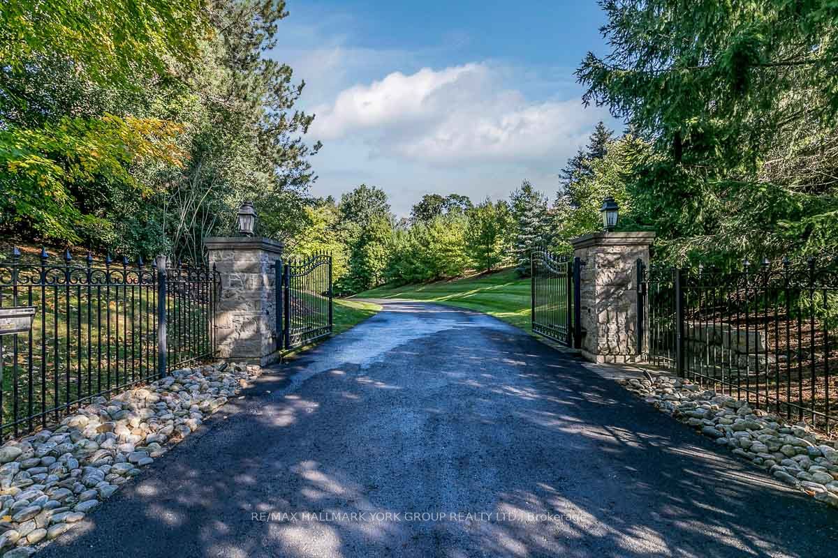 16 Hunters Glen Road