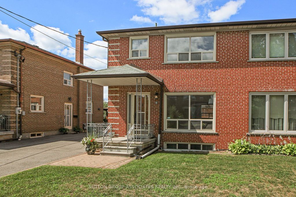 Photo of 22 Woodenhill Court, Toronto, ON M6M 1K9 (MLS # W12376984)