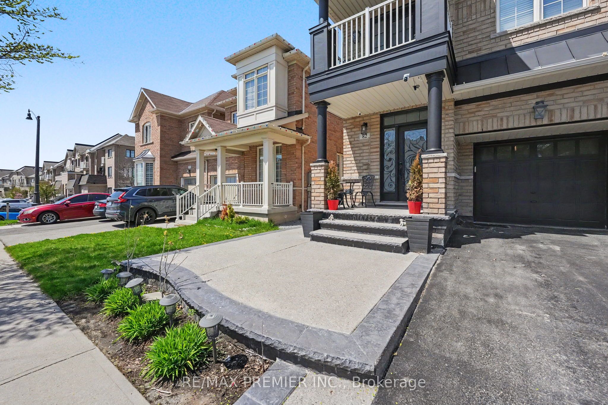 82 Chesterwood Crescent