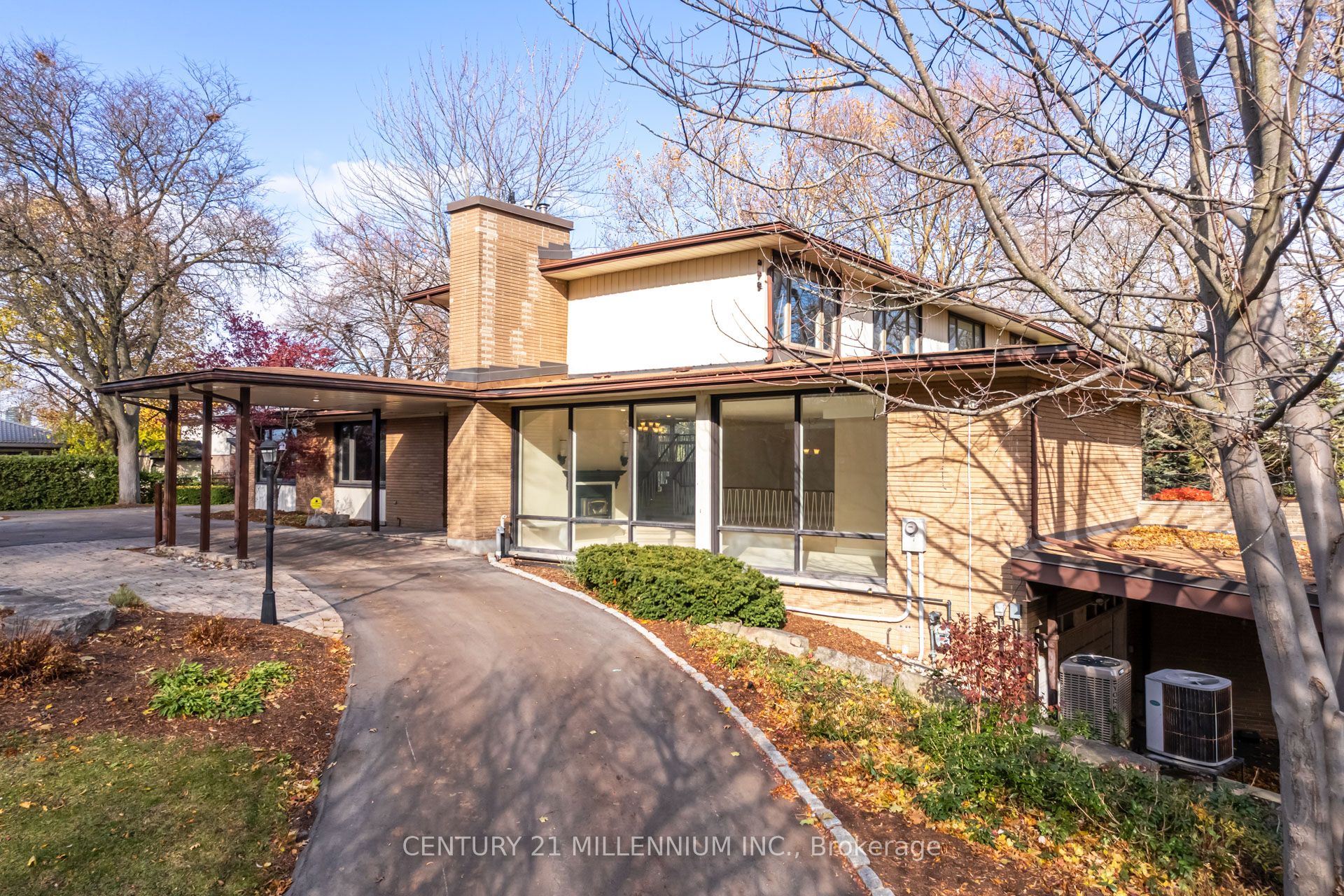 200 Main Street S