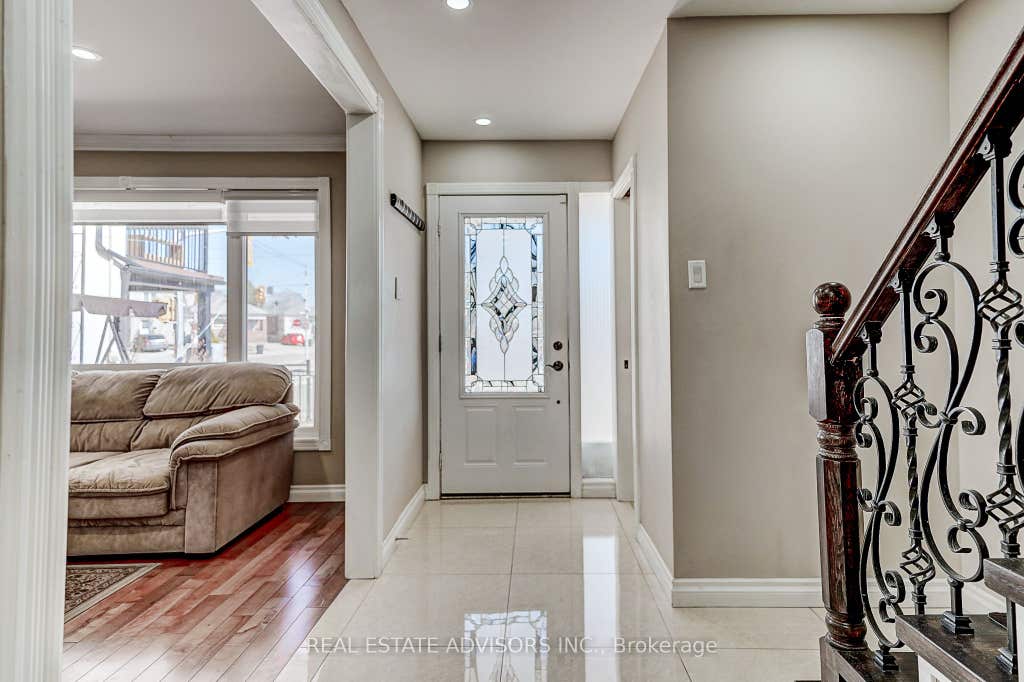 Photo of 1228 Jane Street N, Toronto, ON M6M 4X7 (MLS # W13659234)