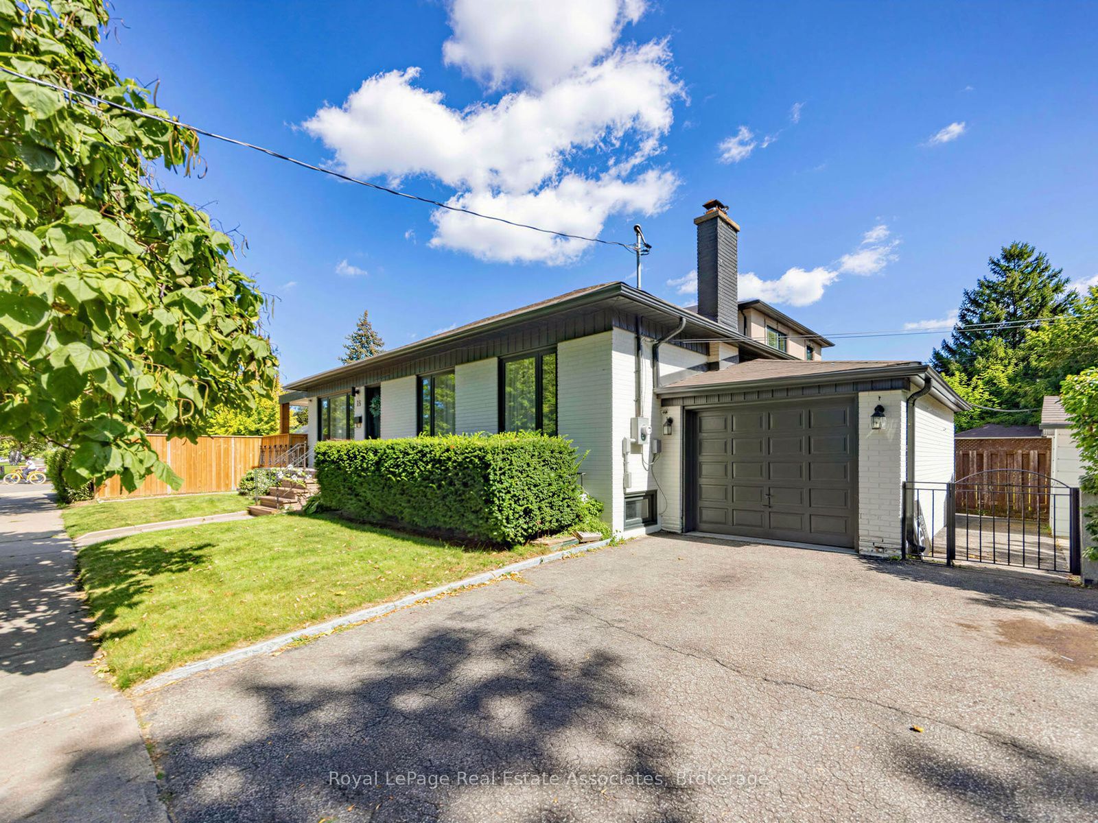 25 Treeview Drive