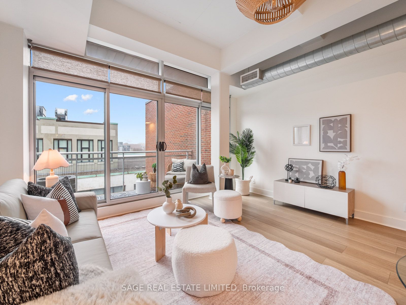 233 Carlaw Avenue 811