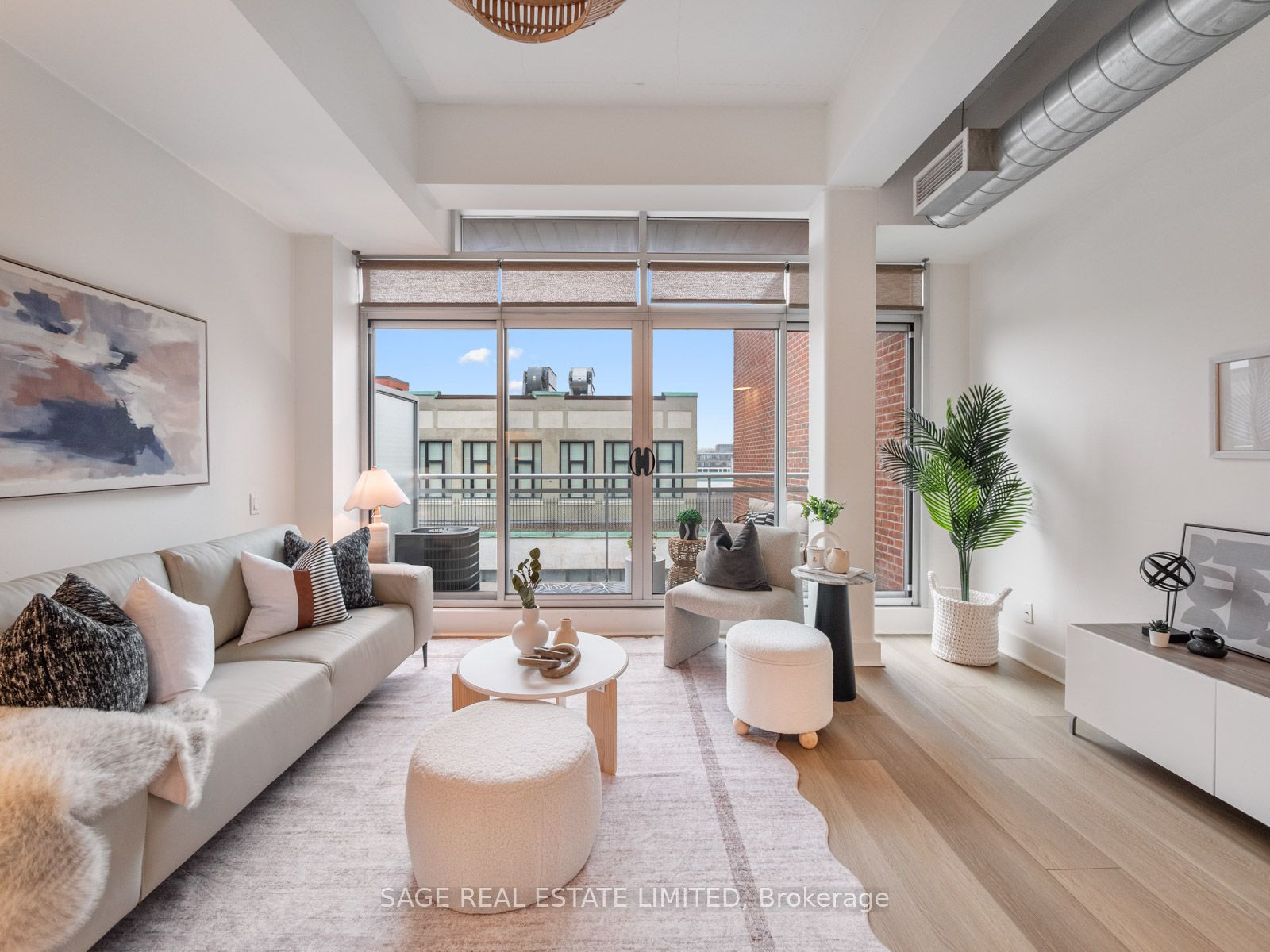 233 Carlaw Avenue 811