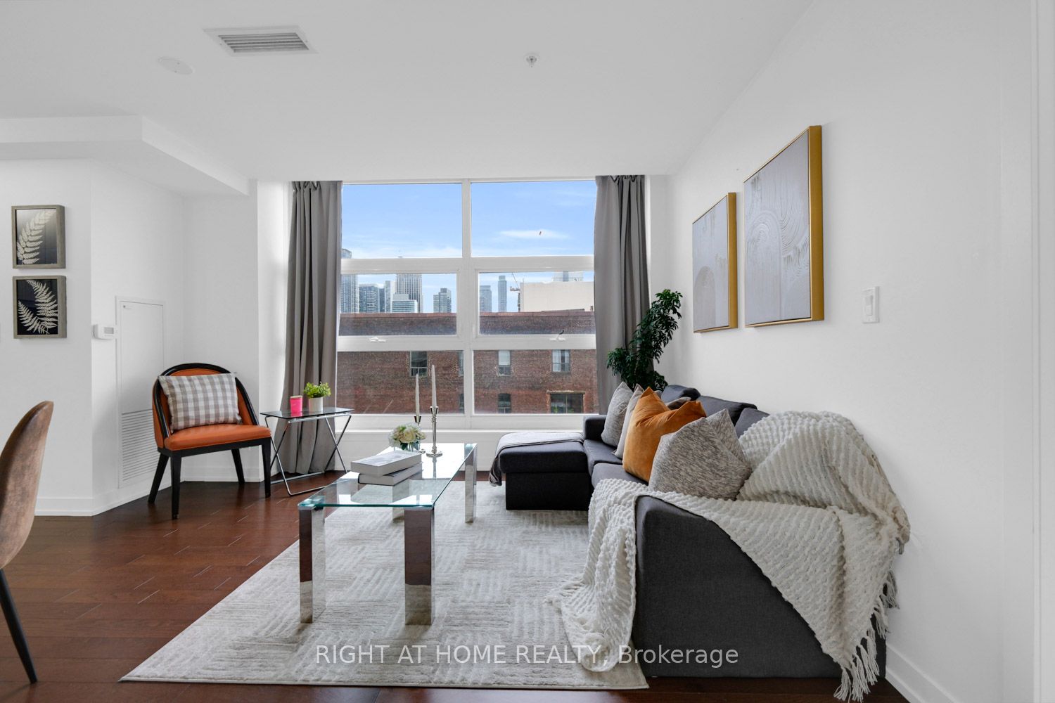 10 Willison Square 701