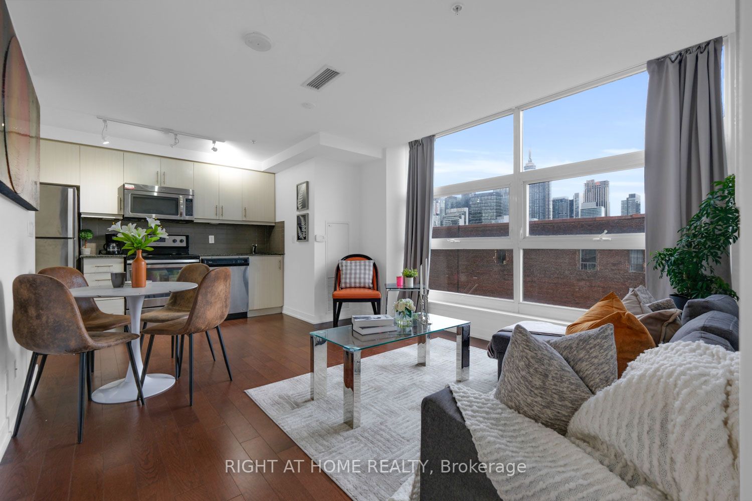 10 Willison Square 701