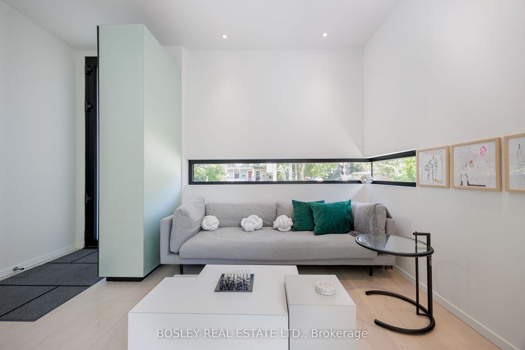 Photo of 147 Hanson Street, Toronto, ON M4C 1A3 (MLS # E12420957)