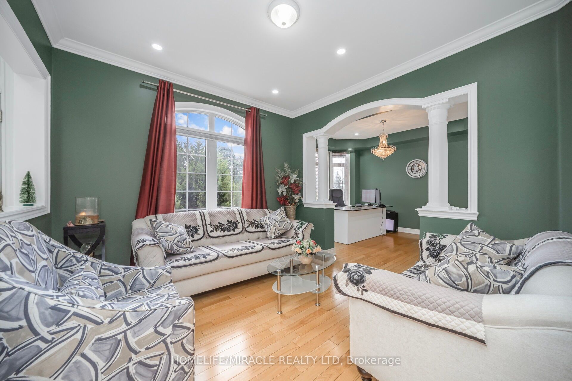 2 Roycrest Street