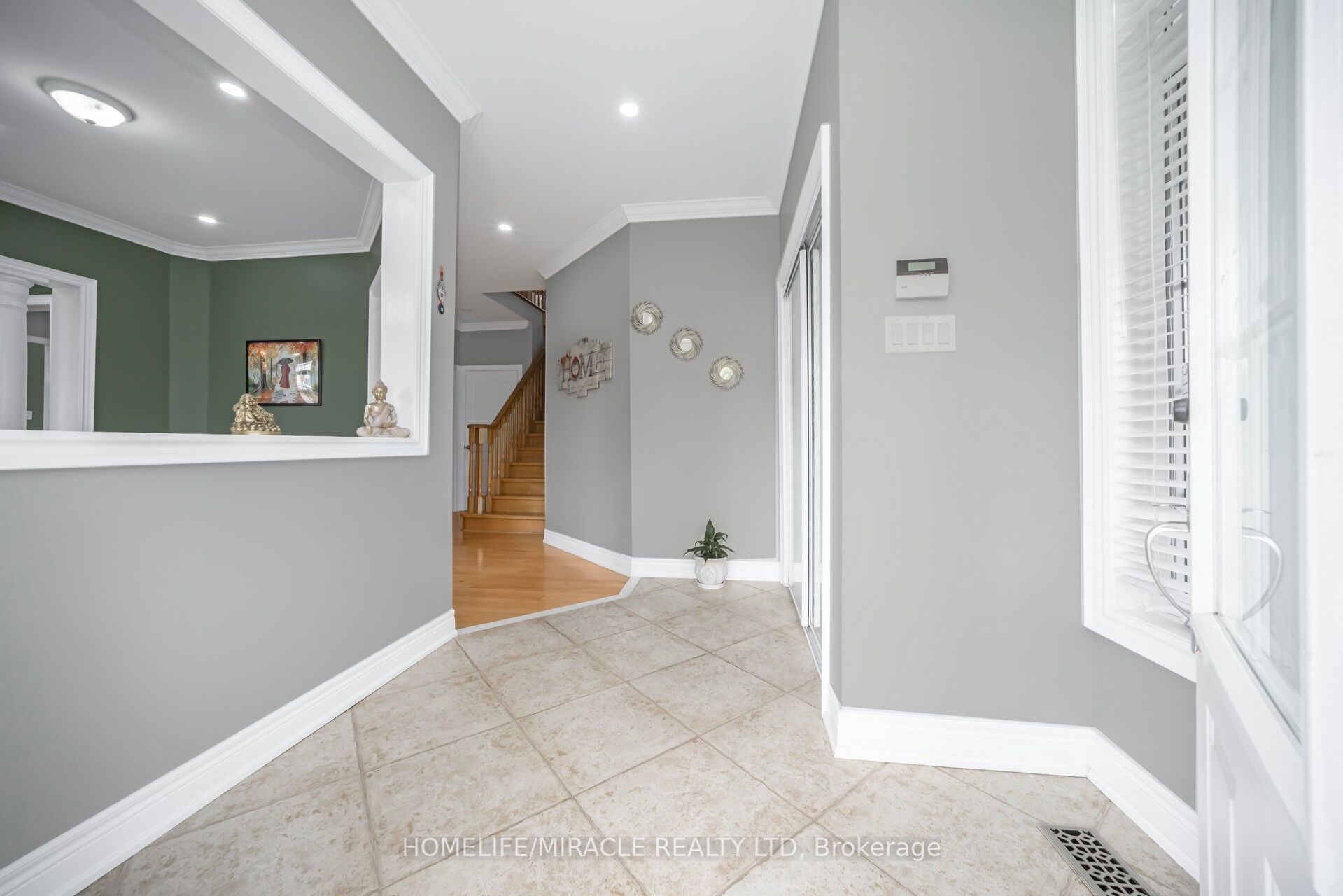 2 Roycrest Street