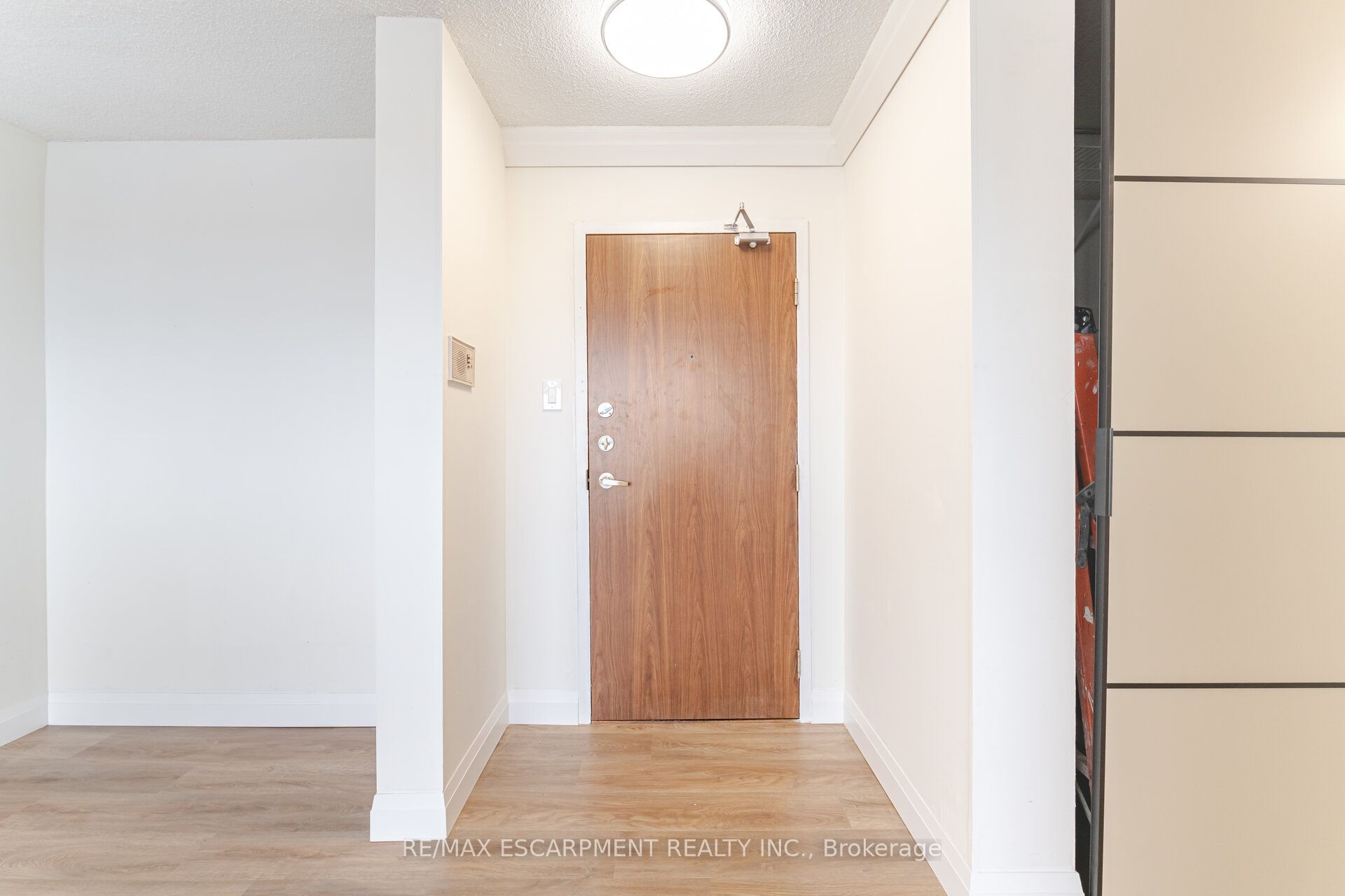 2301 Derry Road W 707