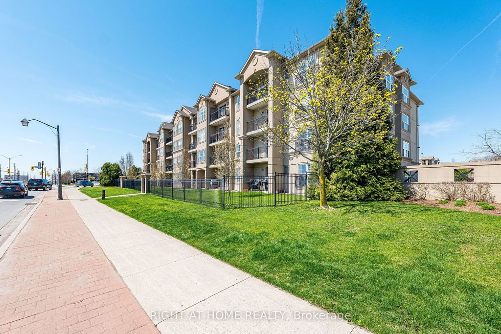Photo of 2045 Appleby Line #401, Burlington, ON L7L 7G9 (MLS # W13093198)