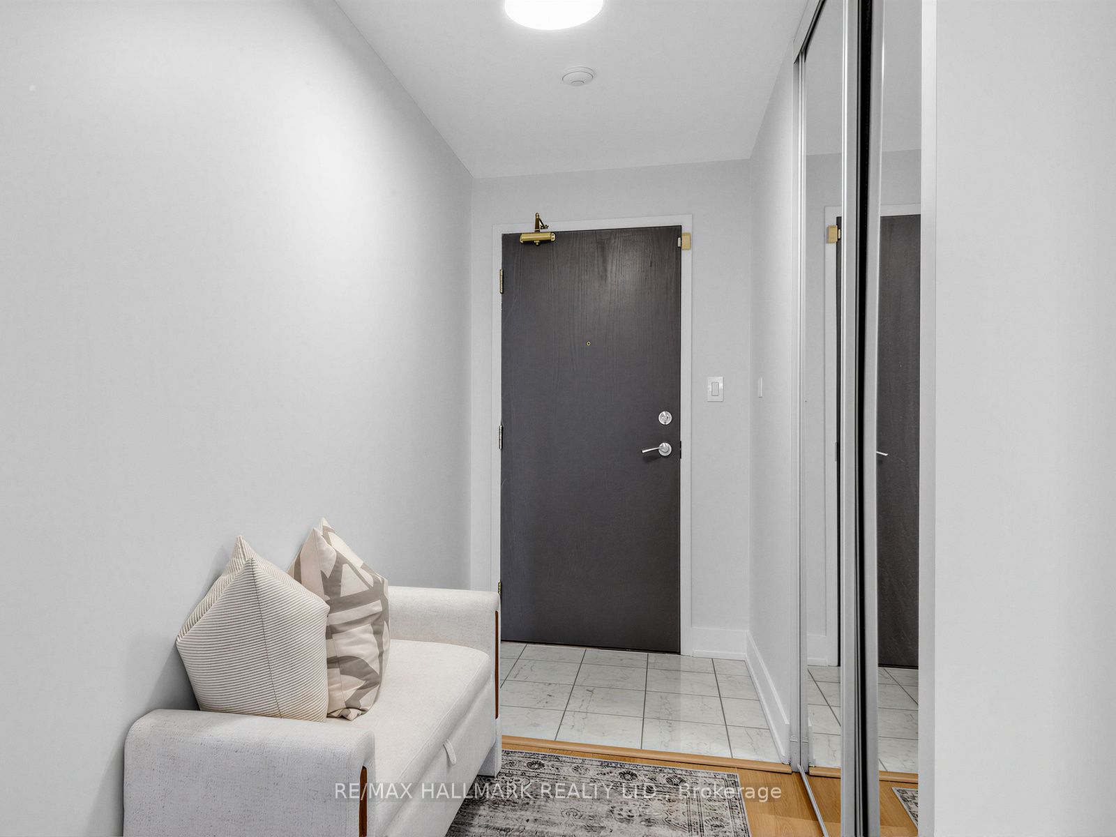 399 South Park Road 1102
