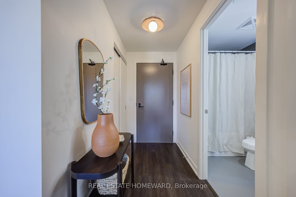 Photo of 223 St Clair Avenue W #309, Toronto, ON M4V 1R3 (MLS # C13754390)