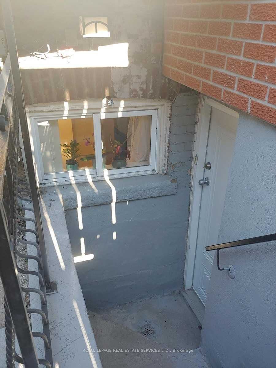 1239 College Street Lower Level