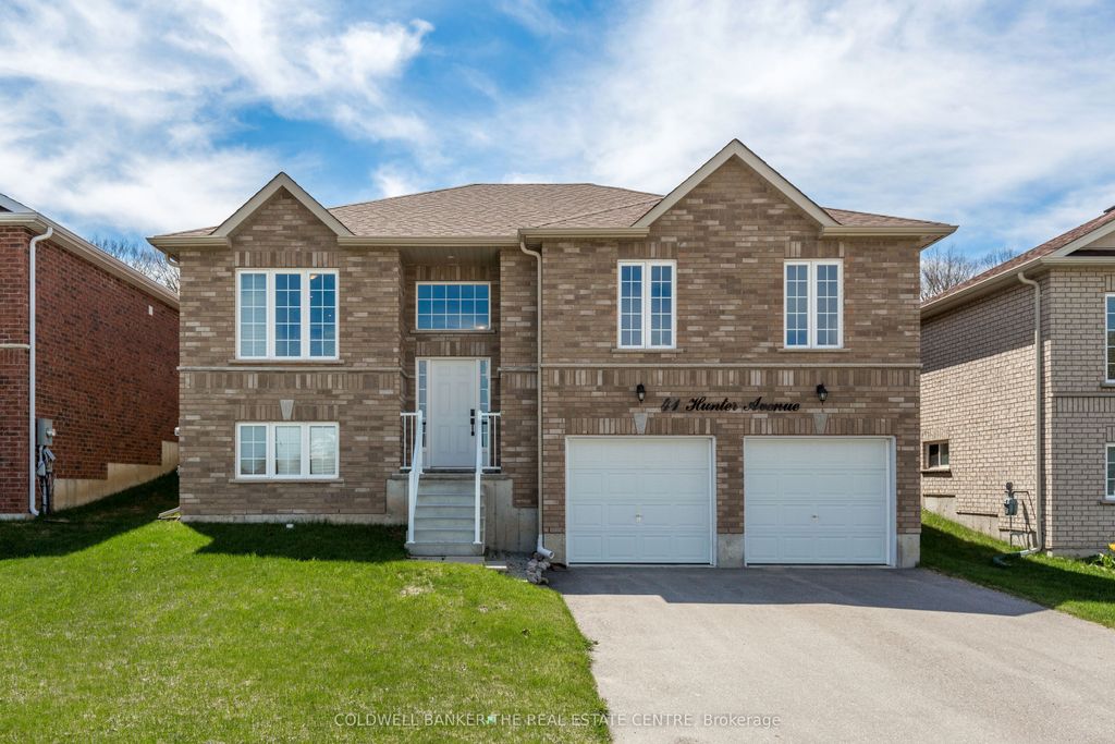 Photo of 41 Hunter Avenue, Tay, ON L0K 2A0 (MLS # S13141478)