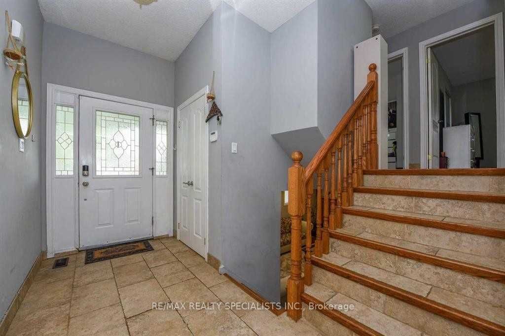 2 Marchbank Crescent