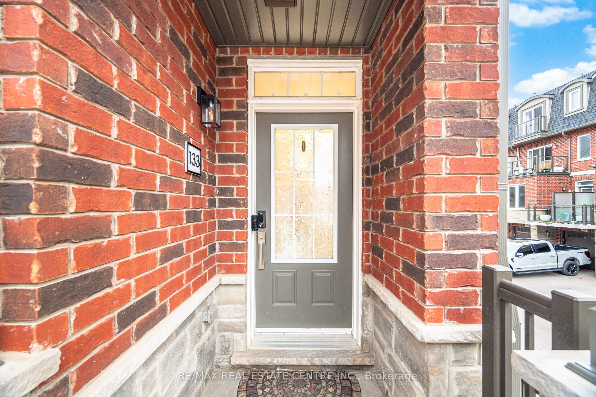 445 Ontario Street S 133