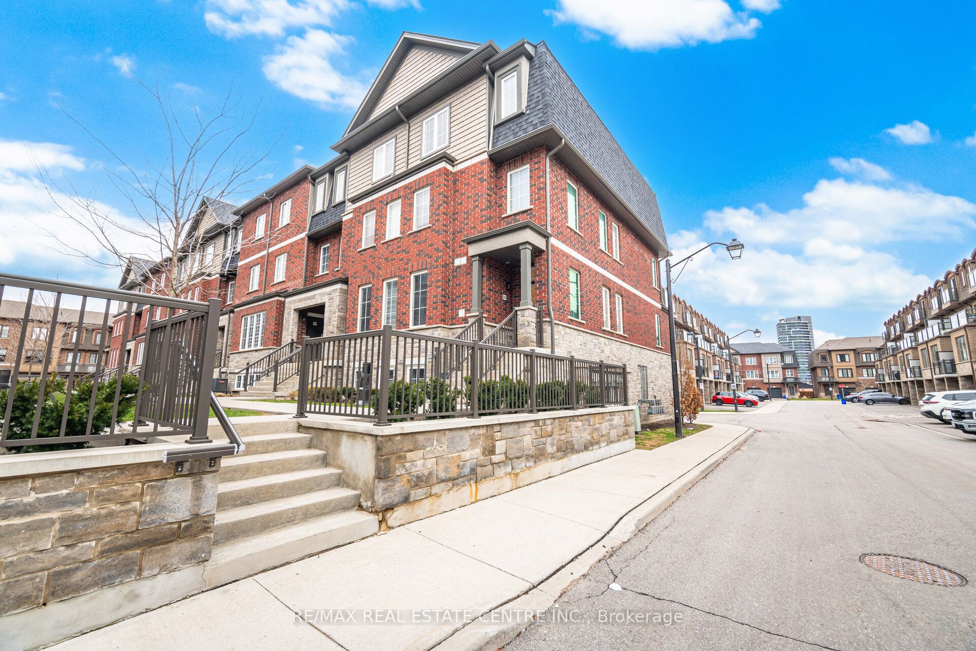 445 Ontario Street S 133