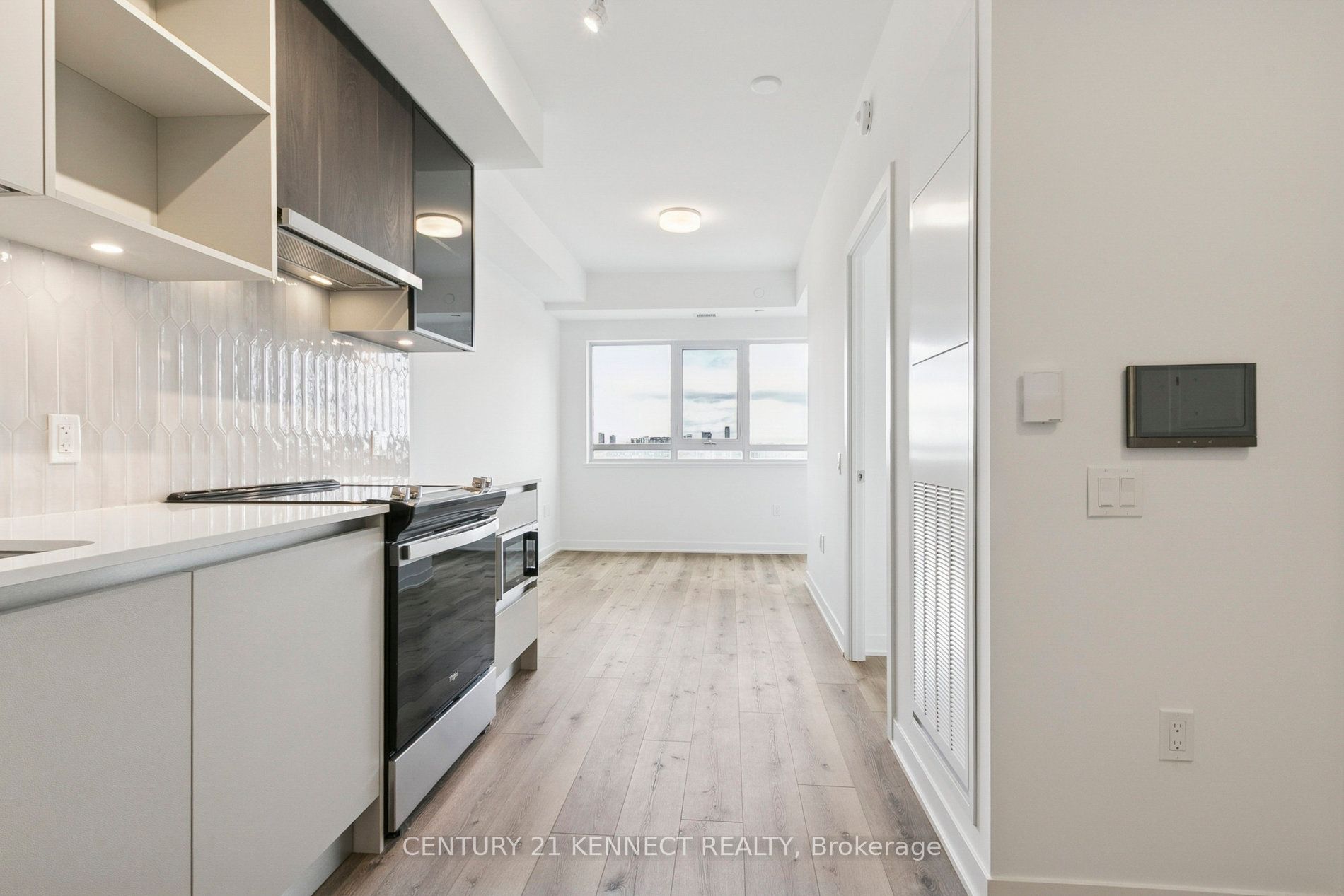 395 Dundas Street W 628