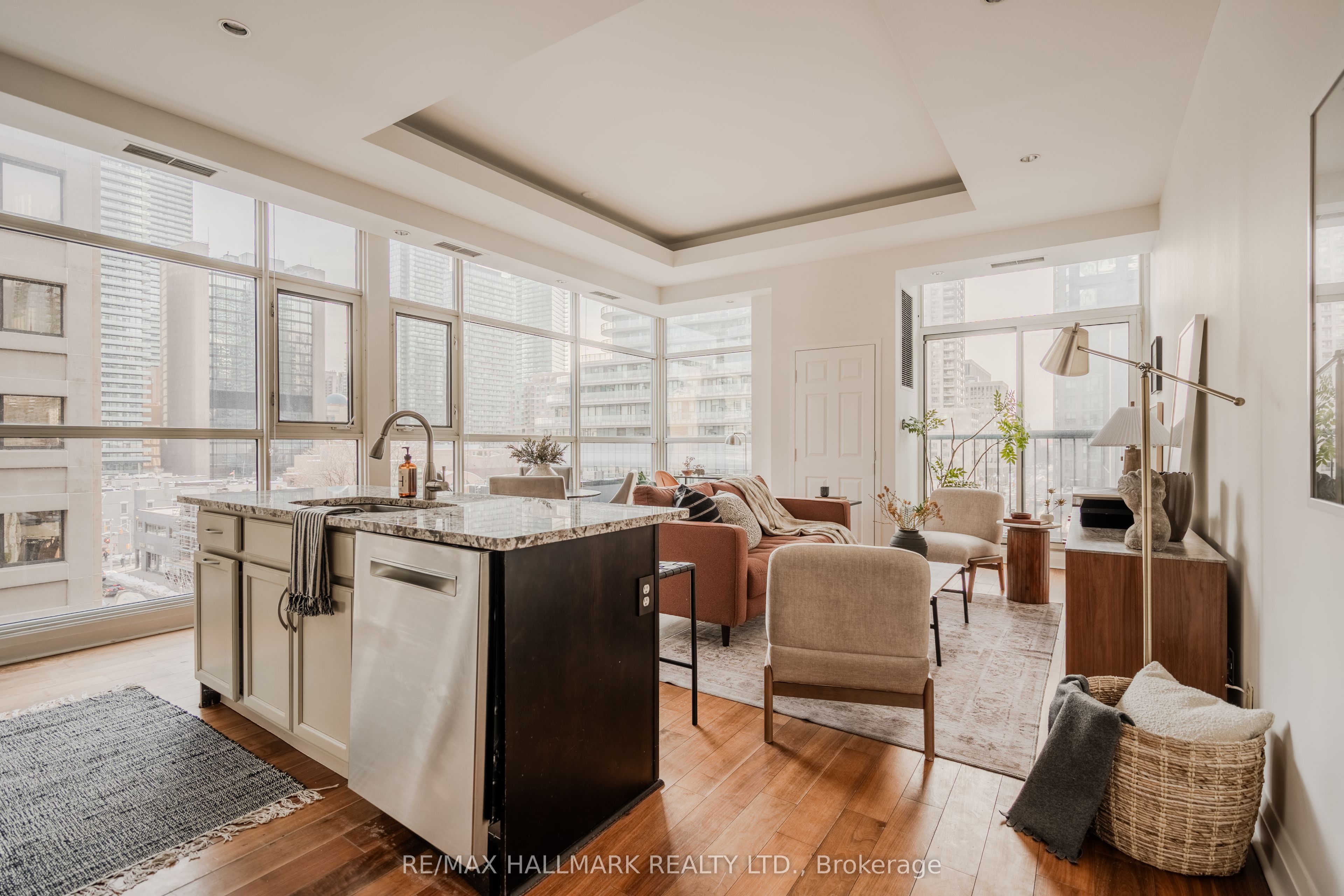 8 Wellesley Street E 607