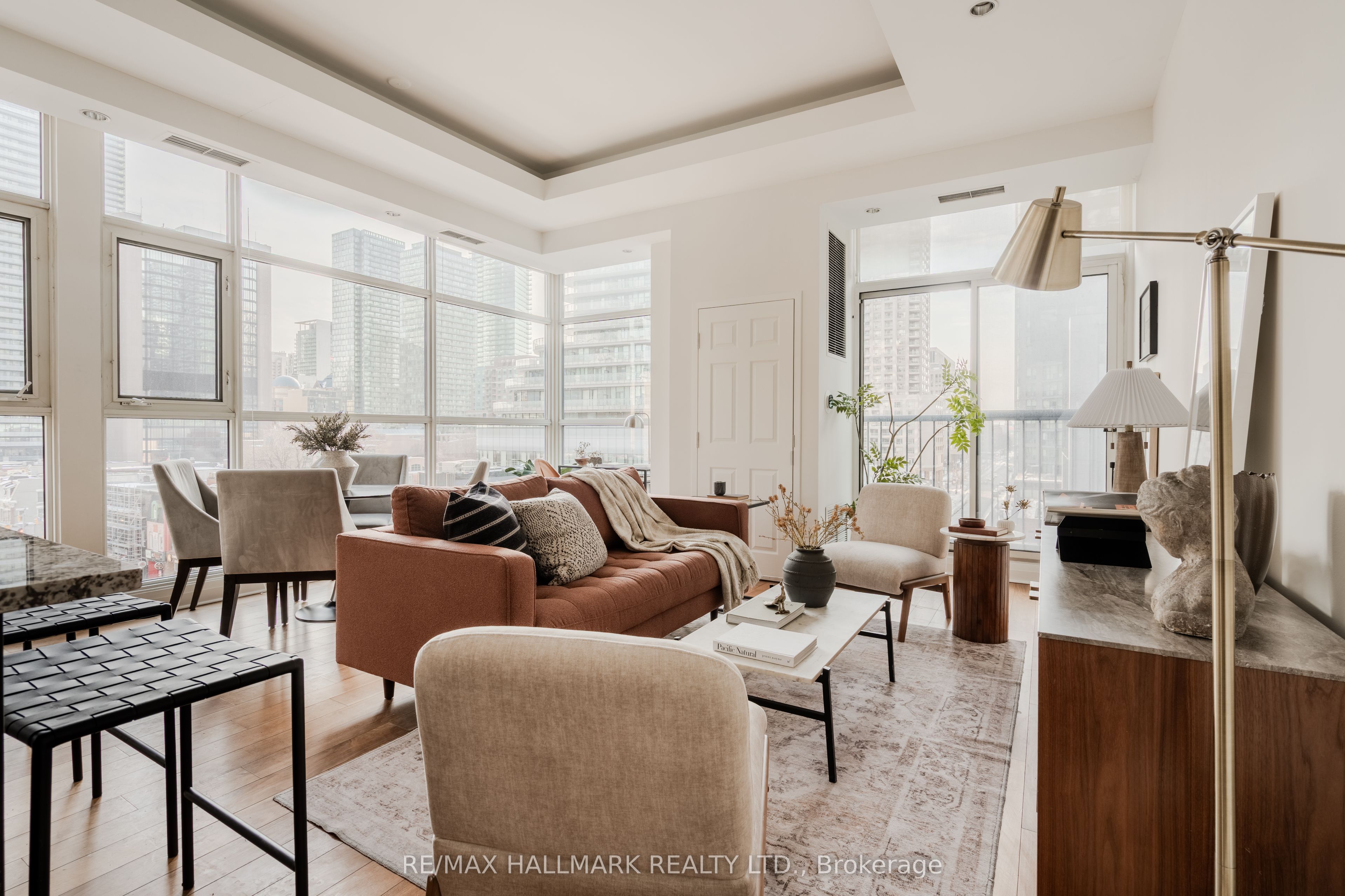 8 Wellesley Street E 607